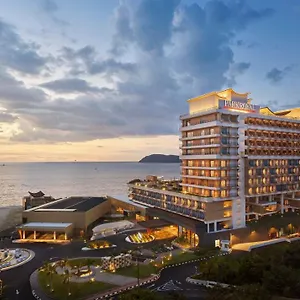 酒店 Parkroyal Langkawi, 珍南海滩